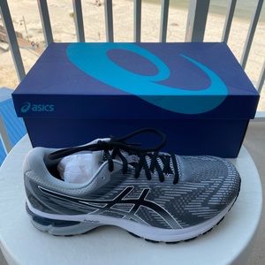 NEW men’s ASICS GT-2000 8 size 9.5